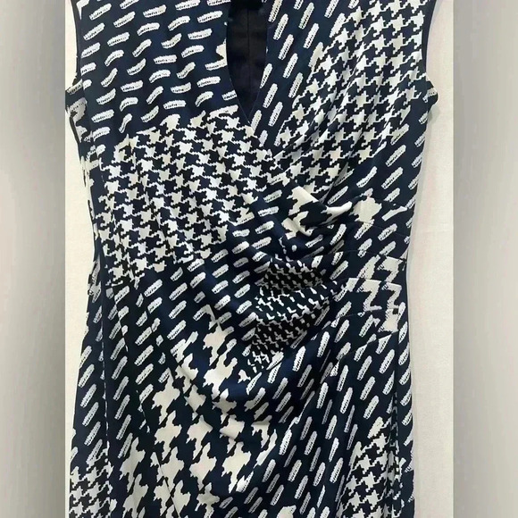 EnFocus Studio Blue and White Print Keyhole Dress Size 4 NWOT​​ - Picture 7 of 10
